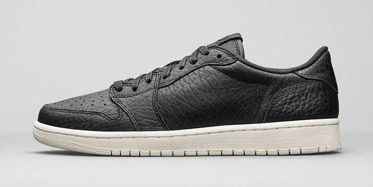 Jordan 1 Retro Low Swooshless Black