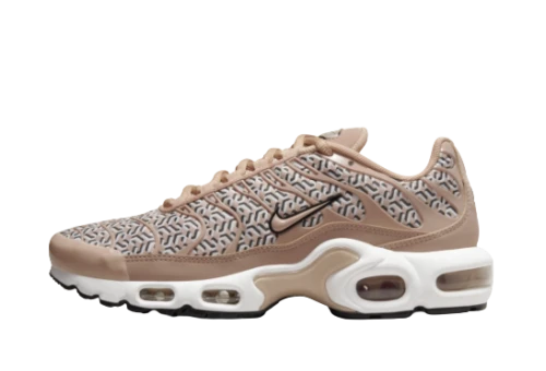 Nike Air Max Plus United in Victory (Women's)
